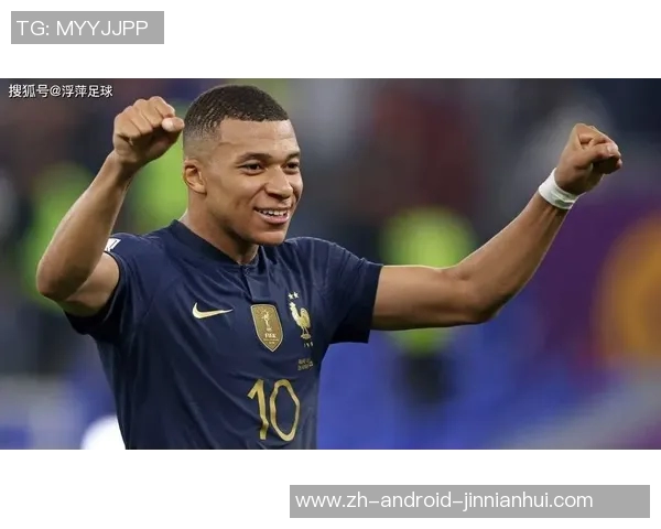 足球运动员时尚新风潮手拿包成为赛场外的潮流标配